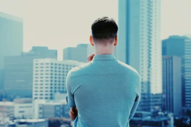 猫背改善に効果的なストレッチ5選！スッと背筋が伸びる簡単メニュー